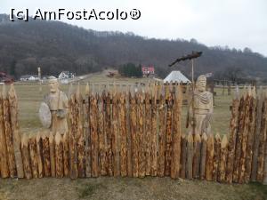 [P19] Parcul tematic din fața Mănăstirii Polovragi - așezare dacică. » foto by Safta Radu
 - 
<span class="allrVoted glyphicon glyphicon-heart hidden" id="av1219838"></span>
<a class="m-l-10 hidden" id="sv1219838" onclick="voting_Foto_DelVot(,1219838,13034)" role="button">șterge vot <span class="glyphicon glyphicon-remove"></span></a>
<a id="v91219838" class=" c-red"  onclick="voting_Foto_SetVot(1219838)" role="button"><span class="glyphicon glyphicon-heart-empty"></span> <b>LIKE</b> = Votează poza</a> <img class="hidden"  id="f1219838W9" src="/imagini/loader.gif" border="0" /><span class="AjErrMes hidden" id="e1219838ErM"></span>