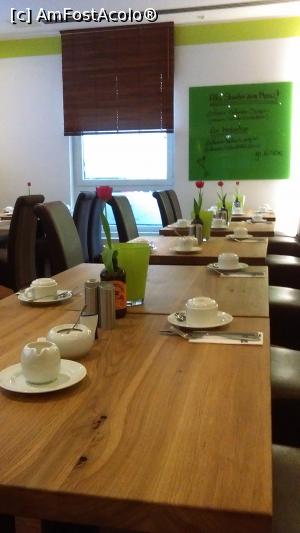 [P07] Restaurantul. Pe fundal se vede un mesaj promotional cu meniul si pretul » foto by fanespoitorul
 - 
<span class="allrVoted glyphicon glyphicon-heart hidden" id="av853949"></span>
<a class="m-l-10 hidden" id="sv853949" onclick="voting_Foto_DelVot(,853949,13041)" role="button">șterge vot <span class="glyphicon glyphicon-remove"></span></a>
<a id="v9853949" class=" c-red"  onclick="voting_Foto_SetVot(853949)" role="button"><span class="glyphicon glyphicon-heart-empty"></span> <b>LIKE</b> = Votează poza</a> <img class="hidden"  id="f853949W9" src="/imagini/loader.gif" border="0" /><span class="AjErrMes hidden" id="e853949ErM"></span>