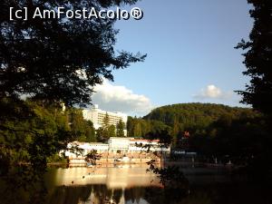 [P16] Apus de soare pe lac » foto by danutza_ang
 - 
<span class="allrVoted glyphicon glyphicon-heart hidden" id="av1035618"></span>
<a class="m-l-10 hidden" id="sv1035618" onclick="voting_Foto_DelVot(,1035618,13132)" role="button">șterge vot <span class="glyphicon glyphicon-remove"></span></a>
<a id="v91035618" class=" c-red"  onclick="voting_Foto_SetVot(1035618)" role="button"><span class="glyphicon glyphicon-heart-empty"></span> <b>LIKE</b> = Votează poza</a> <img class="hidden"  id="f1035618W9" src="/imagini/loader.gif" border="0" /><span class="AjErrMes hidden" id="e1035618ErM"></span>