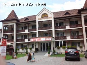 [P02] Intrarea principala in hotel » foto by danutza_ang
 - 
<span class="allrVoted glyphicon glyphicon-heart hidden" id="av1035595"></span>
<a class="m-l-10 hidden" id="sv1035595" onclick="voting_Foto_DelVot(,1035595,13132)" role="button">șterge vot <span class="glyphicon glyphicon-remove"></span></a>
<a id="v91035595" class=" c-red"  onclick="voting_Foto_SetVot(1035595)" role="button"><span class="glyphicon glyphicon-heart-empty"></span> <b>LIKE</b> = Votează poza</a> <img class="hidden"  id="f1035595W9" src="/imagini/loader.gif" border="0" /><span class="AjErrMes hidden" id="e1035595ErM"></span>