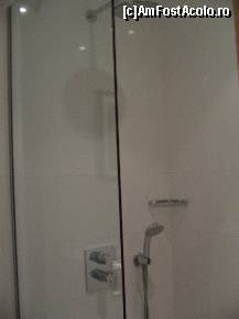 [P08] cabina de dus, este mult mai spatioasa decat pare in foto » foto by dianabzs
 - 
<span class="allrVoted glyphicon glyphicon-heart hidden" id="av384252"></span>
<a class="m-l-10 hidden" id="sv384252" onclick="voting_Foto_DelVot(,384252,13204)" role="button">șterge vot <span class="glyphicon glyphicon-remove"></span></a>
<a id="v9384252" class=" c-red"  onclick="voting_Foto_SetVot(384252)" role="button"><span class="glyphicon glyphicon-heart-empty"></span> <b>LIKE</b> = Votează poza</a> <img class="hidden"  id="f384252W9" src="/imagini/loader.gif" border="0" /><span class="AjErrMes hidden" id="e384252ErM"></span>