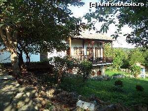 [P34] Arbanasi - fotografie facuta 'peste gard' in curtea unui hotel » foto by dannaa
 - 
<span class="allrVoted glyphicon glyphicon-heart hidden" id="av568643"></span>
<a class="m-l-10 hidden" id="sv568643" onclick="voting_Foto_DelVot(,568643,13213)" role="button">șterge vot <span class="glyphicon glyphicon-remove"></span></a>
<a id="v9568643" class=" c-red"  onclick="voting_Foto_SetVot(568643)" role="button"><span class="glyphicon glyphicon-heart-empty"></span> <b>LIKE</b> = Votează poza</a> <img class="hidden"  id="f568643W9" src="/imagini/loader.gif" border="0" /><span class="AjErrMes hidden" id="e568643ErM"></span>