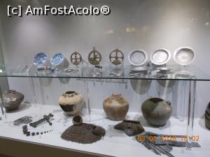 [P16] Ceramică asiatică alături de vase metalice ale mateloţilor, instrumente, lucruri personale.  » foto by elviramvio
 - 
<span class="allrVoted glyphicon glyphicon-heart hidden" id="av1015851"></span>
<a class="m-l-10 hidden" id="sv1015851" onclick="voting_Foto_DelVot(,1015851,13214)" role="button">șterge vot <span class="glyphicon glyphicon-remove"></span></a>
<a id="v91015851" class=" c-red"  onclick="voting_Foto_SetVot(1015851)" role="button"><span class="glyphicon glyphicon-heart-empty"></span> <b>LIKE</b> = Votează poza</a> <img class="hidden"  id="f1015851W9" src="/imagini/loader.gif" border="0" /><span class="AjErrMes hidden" id="e1015851ErM"></span>