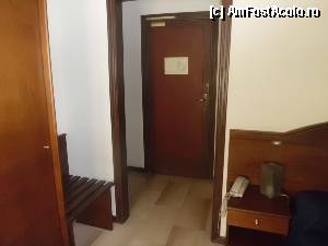 [P15] In hotel sunt mai multe tipuri de camere. La acest tip, de pe hol se intra direct in camera » foto by nicoletass
 - 
<span class="allrVoted glyphicon glyphicon-heart hidden" id="av384967"></span>
<a class="m-l-10 hidden" id="sv384967" onclick="voting_Foto_DelVot(,384967,13219)" role="button">șterge vot <span class="glyphicon glyphicon-remove"></span></a>
<a id="v9384967" class=" c-red"  onclick="voting_Foto_SetVot(384967)" role="button"><span class="glyphicon glyphicon-heart-empty"></span> <b>LIKE</b> = Votează poza</a> <img class="hidden"  id="f384967W9" src="/imagini/loader.gif" border="0" /><span class="AjErrMes hidden" id="e384967ErM"></span>
