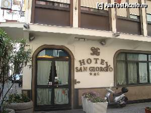 [P02] Intrarea in Hotelul San Giorgio. In partea dreapta a usii se afla soneria » foto by nicoletass
 - 
<span class="allrVoted glyphicon glyphicon-heart hidden" id="av384954"></span>
<a class="m-l-10 hidden" id="sv384954" onclick="voting_Foto_DelVot(,384954,13219)" role="button">șterge vot <span class="glyphicon glyphicon-remove"></span></a>
<a id="v9384954" class=" c-red"  onclick="voting_Foto_SetVot(384954)" role="button"><span class="glyphicon glyphicon-heart-empty"></span> <b>LIKE</b> = Votează poza</a> <img class="hidden"  id="f384954W9" src="/imagini/loader.gif" border="0" /><span class="AjErrMes hidden" id="e384954ErM"></span>