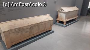 [P49] Sarcofage, epoca elenistă » foto by Carmen Ion
 - 
<span class="allrVoted glyphicon glyphicon-heart hidden" id="av1476633"></span>
<a class="m-l-10 hidden" id="sv1476633" onclick="voting_Foto_DelVot(,1476633,13279)" role="button">șterge vot <span class="glyphicon glyphicon-remove"></span></a>
<a id="v91476633" class=" c-red"  onclick="voting_Foto_SetVot(1476633)" role="button"><span class="glyphicon glyphicon-heart-empty"></span> <b>LIKE</b> = Votează poza</a> <img class="hidden"  id="f1476633W9" src="/imagini/loader.gif" border="0" /><span class="AjErrMes hidden" id="e1476633ErM"></span>