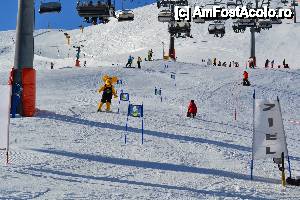 [P03] Mascota scolii de ski deschide concursul, din ultima zi.  » foto by sosso
 - 
<span class="allrVoted glyphicon glyphicon-heart hidden" id="av388934"></span>
<a class="m-l-10 hidden" id="sv388934" onclick="voting_Foto_DelVot(,388934,13295)" role="button">șterge vot <span class="glyphicon glyphicon-remove"></span></a>
<a id="v9388934" class=" c-red"  onclick="voting_Foto_SetVot(388934)" role="button"><span class="glyphicon glyphicon-heart-empty"></span> <b>LIKE</b> = Votează poza</a> <img class="hidden"  id="f388934W9" src="/imagini/loader.gif" border="0" /><span class="AjErrMes hidden" id="e388934ErM"></span>