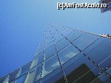 [P01] Sofitel Chicago Water Tower - poza facuta chiar in fata hotelului. N-ai senzatia ca se topeste in cer?  » foto by MCM
 - 
<span class="allrVoted glyphicon glyphicon-heart hidden" id="av390320"></span>
<a class="m-l-10 hidden" id="sv390320" onclick="voting_Foto_DelVot(,390320,13329)" role="button">șterge vot <span class="glyphicon glyphicon-remove"></span></a>
<a id="v9390320" class=" c-red"  onclick="voting_Foto_SetVot(390320)" role="button"><span class="glyphicon glyphicon-heart-empty"></span> <b>LIKE</b> = Votează poza</a> <img class="hidden"  id="f390320W9" src="/imagini/loader.gif" border="0" /><span class="AjErrMes hidden" id="e390320ErM"></span>