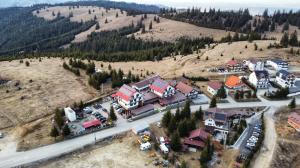 [P01] Pensiunea Alpina Casi,vedere aeriană(fotografie împrumutată) » foto by AZE <span class="label label-default labelC_thin small">NEVOTABILĂ</span>