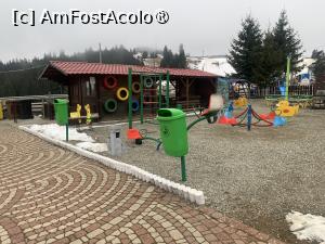 [P08] Pensiunea Alpina Casi,loc de joacă copii » foto by AZE
 - 
<span class="allrVoted glyphicon glyphicon-heart hidden" id="av1420082"></span>
<a class="m-l-10 hidden" id="sv1420082" onclick="voting_Foto_DelVot(,1420082,13354)" role="button">șterge vot <span class="glyphicon glyphicon-remove"></span></a>
<a id="v91420082" class=" c-red"  onclick="voting_Foto_SetVot(1420082)" role="button"><span class="glyphicon glyphicon-heart-empty"></span> <b>LIKE</b> = Votează poza</a> <img class="hidden"  id="f1420082W9" src="/imagini/loader.gif" border="0" /><span class="AjErrMes hidden" id="e1420082ErM"></span>