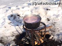 [P15] Vin la fiert. Gazda a uitat acasa cuisoarele pentru pus in vinul fiert si s-a intors in sat cativa km special pentru asta » foto by horace
 - 
<span class="allrVoted glyphicon glyphicon-heart hidden" id="av391518"></span>
<a class="m-l-10 hidden" id="sv391518" onclick="voting_Foto_DelVot(,391518,13358)" role="button">șterge vot <span class="glyphicon glyphicon-remove"></span></a>
<a id="v9391518" class=" c-red"  onclick="voting_Foto_SetVot(391518)" role="button"><span class="glyphicon glyphicon-heart-empty"></span> <b>LIKE</b> = Votează poza</a> <img class="hidden"  id="f391518W9" src="/imagini/loader.gif" border="0" /><span class="AjErrMes hidden" id="e391518ErM"></span>