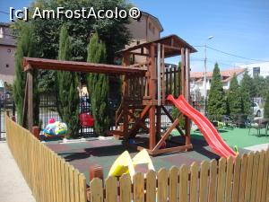 [P05] Locul de joacă de la hotelul Clas văzut dinspre parcare.  » foto by Floryn81
 - 
<span class="allrVoted glyphicon glyphicon-heart hidden" id="av914101"></span>
<a class="m-l-10 hidden" id="sv914101" onclick="voting_Foto_DelVot(,914101,13455)" role="button">șterge vot <span class="glyphicon glyphicon-remove"></span></a>
<a id="v9914101" class=" c-red"  onclick="voting_Foto_SetVot(914101)" role="button"><span class="glyphicon glyphicon-heart-empty"></span> <b>LIKE</b> = Votează poza</a> <img class="hidden"  id="f914101W9" src="/imagini/loader.gif" border="0" /><span class="AjErrMes hidden" id="e914101ErM"></span>