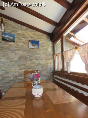 [P22] Un colț în sala de mese - Pensiunea Pasul Clăbucetului, Predeal.  » foto by tata123 🔱
 - 
<span class="allrVoted glyphicon glyphicon-heart hidden" id="av772905"></span>
<a class="m-l-10 hidden" id="sv772905" onclick="voting_Foto_DelVot(,772905,13481)" role="button">șterge vot <span class="glyphicon glyphicon-remove"></span></a>
<a id="v9772905" class=" c-red"  onclick="voting_Foto_SetVot(772905)" role="button"><span class="glyphicon glyphicon-heart-empty"></span> <b>LIKE</b> = Votează poza</a> <img class="hidden"  id="f772905W9" src="/imagini/loader.gif" border="0" /><span class="AjErrMes hidden" id="e772905ErM"></span>