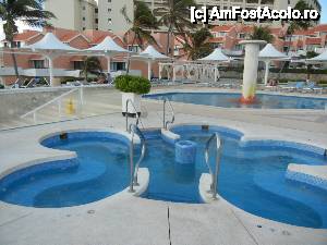 [P34] Jacuzzi-ul de langa piscina de jos » foto by geop
 - 
<span class="allrVoted glyphicon glyphicon-heart hidden" id="av404338"></span>
<a class="m-l-10 hidden" id="sv404338" onclick="voting_Foto_DelVot(,404338,13505)" role="button">șterge vot <span class="glyphicon glyphicon-remove"></span></a>
<a id="v9404338" class=" c-red"  onclick="voting_Foto_SetVot(404338)" role="button"><span class="glyphicon glyphicon-heart-empty"></span> <b>LIKE</b> = Votează poza</a> <img class="hidden"  id="f404338W9" src="/imagini/loader.gif" border="0" /><span class="AjErrMes hidden" id="e404338ErM"></span>