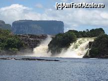 [P01] Parcul National Canaima. In spate se observa un Tepui.  » foto by liviuspopa
 - 
<span class="allrVoted glyphicon glyphicon-heart hidden" id="av396818"></span>
<a class="m-l-10 hidden" id="sv396818" onclick="voting_Foto_DelVot(,396818,13528)" role="button">șterge vot <span class="glyphicon glyphicon-remove"></span></a>
<a id="v9396818" class=" c-red"  onclick="voting_Foto_SetVot(396818)" role="button"><span class="glyphicon glyphicon-heart-empty"></span> <b>LIKE</b> = Votează poza</a> <img class="hidden"  id="f396818W9" src="/imagini/loader.gif" border="0" /><span class="AjErrMes hidden" id="e396818ErM"></span>