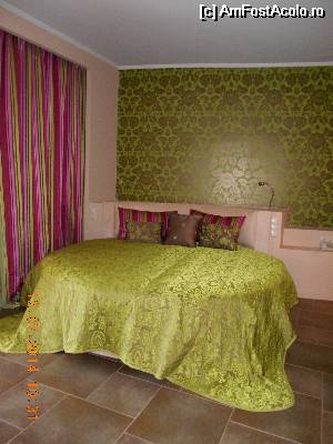 [P02] Dormitorul de la parter, patul rotund- big size » foto by carmen_22_09
 - 
<span class="allrVoted glyphicon glyphicon-heart hidden" id="av532076"></span>
<a class="m-l-10 hidden" id="sv532076" onclick="voting_Foto_DelVot(,532076,13561)" role="button">șterge vot <span class="glyphicon glyphicon-remove"></span></a>
<a id="v9532076" class=" c-red"  onclick="voting_Foto_SetVot(532076)" role="button"><span class="glyphicon glyphicon-heart-empty"></span> <b>LIKE</b> = Votează poza</a> <img class="hidden"  id="f532076W9" src="/imagini/loader.gif" border="0" /><span class="AjErrMes hidden" id="e532076ErM"></span>