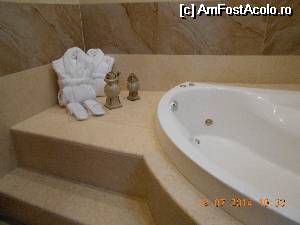 [P05] Jacuzzi din baia de la parter » foto by carmen_22_09
 - 
<span class="allrVoted glyphicon glyphicon-heart hidden" id="av532086"></span>
<a class="m-l-10 hidden" id="sv532086" onclick="voting_Foto_DelVot(,532086,13561)" role="button">șterge vot <span class="glyphicon glyphicon-remove"></span></a>
<a id="v9532086" class=" c-red"  onclick="voting_Foto_SetVot(532086)" role="button"><span class="glyphicon glyphicon-heart-empty"></span> <b>LIKE</b> = Votează poza</a> <img class="hidden"  id="f532086W9" src="/imagini/loader.gif" border="0" /><span class="AjErrMes hidden" id="e532086ErM"></span>
