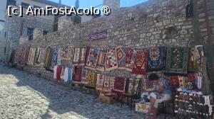 [P16] Ceea ce diferentiaza acest castel de orice alt castel din Europa este faptul ca acesta nu este doar pastrat, ci este si locuit. E un „castel viu”, oamenii locuind intre zidurile sale, unde gasim mai multe biserici si o moschee in ruine, cafenele si restaurante, precum si unul dintre cele mai bune puncte de belvedere din oras. » foto by geani anto
 - 
<span class="allrVoted glyphicon glyphicon-heart hidden" id="av1531473"></span>
<a class="m-l-10 hidden" id="sv1531473" onclick="voting_Foto_DelVot(,1531473,13585)" role="button">șterge vot <span class="glyphicon glyphicon-remove"></span></a>
<a id="v91531473" class=" c-red"  onclick="voting_Foto_SetVot(1531473)" role="button"><span class="glyphicon glyphicon-heart-empty"></span> <b>LIKE</b> = Votează poza</a> <img class="hidden"  id="f1531473W9" src="/imagini/loader.gif" border="0" /><span class="AjErrMes hidden" id="e1531473ErM"></span>
