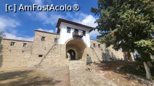 [P02] Manastirea Ardenica este inconjurata de ziduri inalte de piatra. Intrarea in manastire se face printr-o poarta arcuita, curtea fiind pavata cu piatra cubica. » foto by geani anto
 - 
<span class="allrVoted glyphicon glyphicon-heart hidden" id="av1531459"></span>
<a class="m-l-10 hidden" id="sv1531459" onclick="voting_Foto_DelVot(,1531459,13585)" role="button">șterge vot <span class="glyphicon glyphicon-remove"></span></a>
<a id="v91531459" class=" c-red"  onclick="voting_Foto_SetVot(1531459)" role="button"><span class="glyphicon glyphicon-heart-empty"></span> <b>LIKE</b> = Votează poza</a> <img class="hidden"  id="f1531459W9" src="/imagini/loader.gif" border="0" /><span class="AjErrMes hidden" id="e1531459ErM"></span>