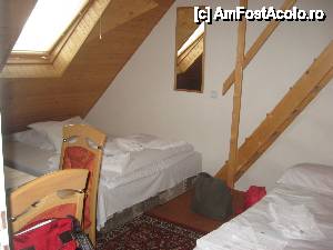 [P01] Hotel Bella, camera de la mansardă » foto by kiwivik
 - 
<span class="allrVoted glyphicon glyphicon-heart hidden" id="av404617"></span>
<a class="m-l-10 hidden" id="sv404617" onclick="voting_Foto_DelVot(,404617,13713)" role="button">șterge vot <span class="glyphicon glyphicon-remove"></span></a>
<a id="v9404617" class=" c-red"  onclick="voting_Foto_SetVot(404617)" role="button"><span class="glyphicon glyphicon-heart-empty"></span> <b>LIKE</b> = Votează poza</a> <img class="hidden"  id="f404617W9" src="/imagini/loader.gif" border="0" /><span class="AjErrMes hidden" id="e404617ErM"></span>