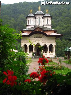 [P45] Mănăstirea Lainici, biserica nouă » foto by alexa91
 - 
<span class="allrVoted glyphicon glyphicon-heart hidden" id="av405783"></span>
<a class="m-l-10 hidden" id="sv405783" onclick="voting_Foto_DelVot(,405783,13734)" role="button">șterge vot <span class="glyphicon glyphicon-remove"></span></a>
<a id="v9405783" class=" c-red"  onclick="voting_Foto_SetVot(405783)" role="button"><span class="glyphicon glyphicon-heart-empty"></span> <b>LIKE</b> = Votează poza</a> <img class="hidden"  id="f405783W9" src="/imagini/loader.gif" border="0" /><span class="AjErrMes hidden" id="e405783ErM"></span>
