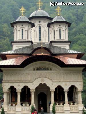 [P52] Mănăstirea Lainici, biserica nouă » foto by alexa91
 - 
<span class="allrVoted glyphicon glyphicon-heart hidden" id="av405792"></span>
<a class="m-l-10 hidden" id="sv405792" onclick="voting_Foto_DelVot(,405792,13734)" role="button">șterge vot <span class="glyphicon glyphicon-remove"></span></a>
<a id="v9405792" class=" c-red"  onclick="voting_Foto_SetVot(405792)" role="button"><span class="glyphicon glyphicon-heart-empty"></span> <b>LIKE</b> = Votează poza</a> <img class="hidden"  id="f405792W9" src="/imagini/loader.gif" border="0" /><span class="AjErrMes hidden" id="e405792ErM"></span>
