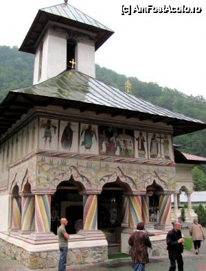 [P53] Mănăstirea Lainici, biserica veche » foto by alexa91
 - 
<span class="allrVoted glyphicon glyphicon-heart hidden" id="av405794"></span>
<a class="m-l-10 hidden" id="sv405794" onclick="voting_Foto_DelVot(,405794,13734)" role="button">șterge vot <span class="glyphicon glyphicon-remove"></span></a>
<a id="v9405794" class=" c-red"  onclick="voting_Foto_SetVot(405794)" role="button"><span class="glyphicon glyphicon-heart-empty"></span> <b>LIKE</b> = Votează poza</a> <img class="hidden"  id="f405794W9" src="/imagini/loader.gif" border="0" /><span class="AjErrMes hidden" id="e405794ErM"></span>