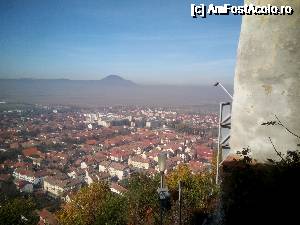 [P11] Tara Barsei, cu indicatorul meteo din fundal (cand are caciula de nori inseamna ca va ploua maine dar cine sa mei creada asa ceva cu schimbarile climatice de acum?)  » foto by Albinoium
 - 
<span class="allrVoted glyphicon glyphicon-heart hidden" id="av689379"></span>
<a class="m-l-10 hidden" id="sv689379" onclick="voting_Foto_DelVot(,689379,13755)" role="button">șterge vot <span class="glyphicon glyphicon-remove"></span></a>
<a id="v9689379" class=" c-red"  onclick="voting_Foto_SetVot(689379)" role="button"><span class="glyphicon glyphicon-heart-empty"></span> <b>LIKE</b> = Votează poza</a> <img class="hidden"  id="f689379W9" src="/imagini/loader.gif" border="0" /><span class="AjErrMes hidden" id="e689379ErM"></span>