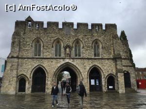 [P11] Southampton - Bargate vazut din partea cealalta.  » foto by mishu
 - 
<span class="allrVoted glyphicon glyphicon-heart hidden" id="av1153950"></span>
<a class="m-l-10 hidden" id="sv1153950" onclick="voting_Foto_DelVot(,1153950,13774)" role="button">șterge vot <span class="glyphicon glyphicon-remove"></span></a>
<a id="v91153950" class=" c-red"  onclick="voting_Foto_SetVot(1153950)" role="button"><span class="glyphicon glyphicon-heart-empty"></span> <b>LIKE</b> = Votează poza</a> <img class="hidden"  id="f1153950W9" src="/imagini/loader.gif" border="0" /><span class="AjErrMes hidden" id="e1153950ErM"></span>