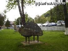 [P19] Mi-a placut acest 'obiect decorativ' din micutul parc al Branului » foto by rodica1016
 - 
<span class="allrVoted glyphicon glyphicon-heart hidden" id="av410551"></span>
<a class="m-l-10 hidden" id="sv410551" onclick="voting_Foto_DelVot(,410551,13869)" role="button">șterge vot <span class="glyphicon glyphicon-remove"></span></a>
<a id="v9410551" class=" c-red"  onclick="voting_Foto_SetVot(410551)" role="button"><span class="glyphicon glyphicon-heart-empty"></span> <b>LIKE</b> = Votează poza</a> <img class="hidden"  id="f410551W9" src="/imagini/loader.gif" border="0" /><span class="AjErrMes hidden" id="e410551ErM"></span>
