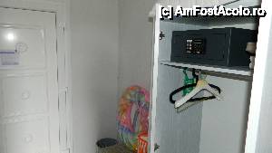 [P16] imagini needitate: şifonierul cu seiful, uşa de la intrare (din aluminiu)  » foto by muc_cel_mic
 - 
<span class="allrVoted glyphicon glyphicon-heart hidden" id="av448832"></span>
<a class="m-l-10 hidden" id="sv448832" onclick="voting_Foto_DelVot(,448832,13938)" role="button">șterge vot <span class="glyphicon glyphicon-remove"></span></a>
<a id="v9448832" class=" c-red"  onclick="voting_Foto_SetVot(448832)" role="button"><span class="glyphicon glyphicon-heart-empty"></span> <b>LIKE</b> = Votează poza</a> <img class="hidden"  id="f448832W9" src="/imagini/loader.gif" border="0" /><span class="AjErrMes hidden" id="e448832ErM"></span>