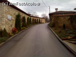 [P26] La plimbare prin sat: drumul spre Arbanshki Villa.  » foto by Yoda
 - 
<span class="allrVoted glyphicon glyphicon-heart hidden" id="av1130509"></span>
<a class="m-l-10 hidden" id="sv1130509" onclick="voting_Foto_DelVot(,1130509,13942)" role="button">șterge vot <span class="glyphicon glyphicon-remove"></span></a>
<a id="v91130509" class=" c-red"  onclick="voting_Foto_SetVot(1130509)" role="button"><span class="glyphicon glyphicon-heart-empty"></span> <b>LIKE</b> = Votează poza</a> <img class="hidden"  id="f1130509W9" src="/imagini/loader.gif" border="0" /><span class="AjErrMes hidden" id="e1130509ErM"></span>