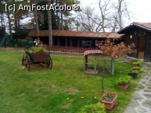 [P30] Curtea restaurantului Izvora.  » foto by Yoda
 - 
<span class="allrVoted glyphicon glyphicon-heart hidden" id="av1130516"></span>
<a class="m-l-10 hidden" id="sv1130516" onclick="voting_Foto_DelVot(,1130516,13942)" role="button">șterge vot <span class="glyphicon glyphicon-remove"></span></a>
<a id="v91130516" class=" c-red"  onclick="voting_Foto_SetVot(1130516)" role="button"><span class="glyphicon glyphicon-heart-empty"></span> <b>LIKE</b> = Votează poza</a> <img class="hidden"  id="f1130516W9" src="/imagini/loader.gif" border="0" /><span class="AjErrMes hidden" id="e1130516ErM"></span>