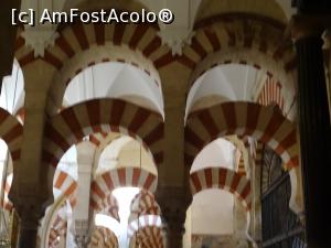 [P53] Coloanele din Mesquita.  » foto by carmenvieru11
 - 
<span class="allrVoted glyphicon glyphicon-heart hidden" id="av975262"></span>
<a class="m-l-10 hidden" id="sv975262" onclick="voting_Foto_DelVot(,975262,14091)" role="button">șterge vot <span class="glyphicon glyphicon-remove"></span></a>
<a id="v9975262" class=" c-red"  onclick="voting_Foto_SetVot(975262)" role="button"><span class="glyphicon glyphicon-heart-empty"></span> <b>LIKE</b> = Votează poza</a> <img class="hidden"  id="f975262W9" src="/imagini/loader.gif" border="0" /><span class="AjErrMes hidden" id="e975262ErM"></span>