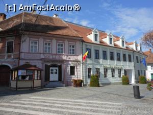 [P12] Cisnădie - În centru, Primăria și Clubul Pensionarilor.  » foto by iulianic
 - 
<span class="allrVoted glyphicon glyphicon-heart hidden" id="av1112182"></span>
<a class="m-l-10 hidden" id="sv1112182" onclick="voting_Foto_DelVot(,1112182,14095)" role="button">șterge vot <span class="glyphicon glyphicon-remove"></span></a>
<a id="v91112182" class=" c-red"  onclick="voting_Foto_SetVot(1112182)" role="button"><span class="glyphicon glyphicon-heart-empty"></span> <b>LIKE</b> = Votează poza</a> <img class="hidden"  id="f1112182W9" src="/imagini/loader.gif" border="0" /><span class="AjErrMes hidden" id="e1112182ErM"></span>