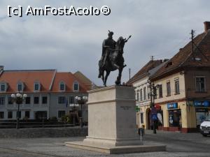 [P21] Cisnădie - Piața centrală cu Primăria și statuia lui Mihai Viteazul.  » foto by iulianic
 - 
<span class="allrVoted glyphicon glyphicon-heart hidden" id="av1112191"></span>
<a class="m-l-10 hidden" id="sv1112191" onclick="voting_Foto_DelVot(,1112191,14095)" role="button">șterge vot <span class="glyphicon glyphicon-remove"></span></a>
<a id="v91112191" class=" c-red"  onclick="voting_Foto_SetVot(1112191)" role="button"><span class="glyphicon glyphicon-heart-empty"></span> <b>LIKE</b> = Votează poza</a> <img class="hidden"  id="f1112191W9" src="/imagini/loader.gif" border="0" /><span class="AjErrMes hidden" id="e1112191ErM"></span>