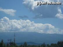 [P03] In dreapta mea, apar dintre nori,falnicele culmi ale muntilor Fagaras » foto by dorgo
 - 
<span class="allrVoted glyphicon glyphicon-heart hidden" id="av258699"></span>
<a class="m-l-10 hidden" id="sv258699" onclick="voting_Foto_DelVot(,258699,14159)" role="button">șterge vot <span class="glyphicon glyphicon-remove"></span></a>
<a id="v9258699" class=" c-red"  onclick="voting_Foto_SetVot(258699)" role="button"><span class="glyphicon glyphicon-heart-empty"></span> <b>LIKE</b> = Votează poza</a> <img class="hidden"  id="f258699W9" src="/imagini/loader.gif" border="0" /><span class="AjErrMes hidden" id="e258699ErM"></span>
