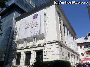 [P06] Pe cladirea care adaposteste muzeul si biblioteca se afla arborat un bener care ne aminteste de holocaustul din 1915.  » foto by amero
 - 
<span class="allrVoted glyphicon glyphicon-heart hidden" id="av652997"></span>
<a class="m-l-10 hidden" id="sv652997" onclick="voting_Foto_DelVot(,652997,14175)" role="button">șterge vot <span class="glyphicon glyphicon-remove"></span></a>
<a id="v9652997" class=" c-red"  onclick="voting_Foto_SetVot(652997)" role="button"><span class="glyphicon glyphicon-heart-empty"></span> <b>LIKE</b> = Votează poza</a> <img class="hidden"  id="f652997W9" src="/imagini/loader.gif" border="0" /><span class="AjErrMes hidden" id="e652997ErM"></span>