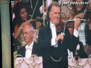 [P08] Carisma lui Andre Rieu » foto by Michi
 - 
<span class="allrVoted glyphicon glyphicon-heart hidden" id="av626468"></span>
<a class="m-l-10 hidden" id="sv626468" onclick="voting_Foto_DelVot(,626468,14175)" role="button">șterge vot <span class="glyphicon glyphicon-remove"></span></a>
<a id="v9626468" class=" c-red"  onclick="voting_Foto_SetVot(626468)" role="button"><span class="glyphicon glyphicon-heart-empty"></span> <b>LIKE</b> = Votează poza</a> <img class="hidden"  id="f626468W9" src="/imagini/loader.gif" border="0" /><span class="AjErrMes hidden" id="e626468ErM"></span>