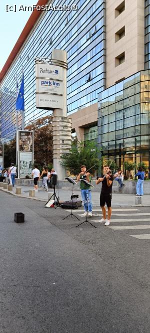 [P08] Străzi Deschise - artiști stradali. » foto by tata123 🔱
 - 
<span class="allrVoted glyphicon glyphicon-heart hidden" id="av1503035"></span>
<a class="m-l-10 hidden" id="sv1503035" onclick="voting_Foto_DelVot(,1503035,14175)" role="button">șterge vot <span class="glyphicon glyphicon-remove"></span></a>
<a id="v91503035" class=" c-red"  onclick="voting_Foto_SetVot(1503035)" role="button"><span class="glyphicon glyphicon-heart-empty"></span> <b>LIKE</b> = Votează poza</a> <img class="hidden"  id="f1503035W9" src="/imagini/loader.gif" border="0" /><span class="AjErrMes hidden" id="e1503035ErM"></span>