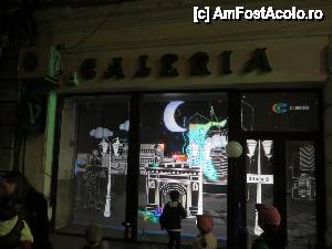 [P15] Vitrină pe Calea Victoriei.  » foto by tata123 🔱
 - 
<span class="allrVoted glyphicon glyphicon-heart hidden" id="av611868"></span>
<a class="m-l-10 hidden" id="sv611868" onclick="voting_Foto_DelVot(,611868,14175)" role="button">șterge vot <span class="glyphicon glyphicon-remove"></span></a>
<a id="v9611868" class=" c-red"  onclick="voting_Foto_SetVot(611868)" role="button"><span class="glyphicon glyphicon-heart-empty"></span> <b>LIKE</b> = Votează poza</a> <img class="hidden"  id="f611868W9" src="/imagini/loader.gif" border="0" /><span class="AjErrMes hidden" id="e611868ErM"></span>