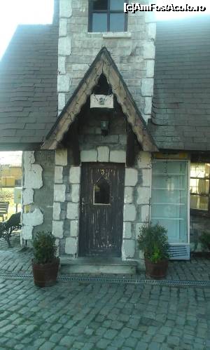 [P12] librarie scrie pe usa » foto by adrianbogdan
 - 
<span class="allrVoted glyphicon glyphicon-heart hidden" id="av701621"></span>
<a class="m-l-10 hidden" id="sv701621" onclick="voting_Foto_DelVot(,701621,14175)" role="button">șterge vot <span class="glyphicon glyphicon-remove"></span></a>
<a id="v9701621" class=" c-red"  onclick="voting_Foto_SetVot(701621)" role="button"><span class="glyphicon glyphicon-heart-empty"></span> <b>LIKE</b> = Votează poza</a> <img class="hidden"  id="f701621W9" src="/imagini/loader.gif" border="0" /><span class="AjErrMes hidden" id="e701621ErM"></span>