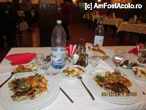 [P11] Friptura servita la masa festiva si undeva in farfurie 'cuibul de vrabiute' de povesteam in review.  » foto by ovvio*
 - 
<span class="allrVoted glyphicon glyphicon-heart hidden" id="av584877"></span>
<a class="m-l-10 hidden" id="sv584877" onclick="voting_Foto_DelVot(,584877,14219)" role="button">șterge vot <span class="glyphicon glyphicon-remove"></span></a>
<a id="v9584877" class=" c-red"  onclick="voting_Foto_SetVot(584877)" role="button"><span class="glyphicon glyphicon-heart-empty"></span> <b>LIKE</b> = Votează poza</a> <img class="hidden"  id="f584877W9" src="/imagini/loader.gif" border="0" /><span class="AjErrMes hidden" id="e584877ErM"></span>