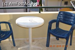 [P19] balconul, sunt cate 2 scaune suprapuse » foto by adryana
 - 
<span class="allrVoted glyphicon glyphicon-heart hidden" id="av761733"></span>
<a class="m-l-10 hidden" id="sv761733" onclick="voting_Foto_DelVot(,761733,14240)" role="button">șterge vot <span class="glyphicon glyphicon-remove"></span></a>
<a id="v9761733" class=" c-red"  onclick="voting_Foto_SetVot(761733)" role="button"><span class="glyphicon glyphicon-heart-empty"></span> <b>LIKE</b> = Votează poza</a> <img class="hidden"  id="f761733W9" src="/imagini/loader.gif" border="0" /><span class="AjErrMes hidden" id="e761733ErM"></span>