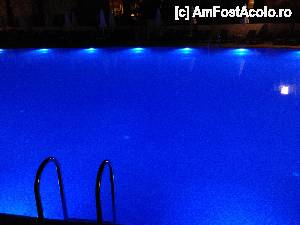 [P17] Piscina e luminata seara » foto by lilyolt
 - 
<span class="allrVoted glyphicon glyphicon-heart hidden" id="av515189"></span>
<a class="m-l-10 hidden" id="sv515189" onclick="voting_Foto_DelVot(,515189,14245)" role="button">șterge vot <span class="glyphicon glyphicon-remove"></span></a>
<a id="v9515189" class=" c-red"  onclick="voting_Foto_SetVot(515189)" role="button"><span class="glyphicon glyphicon-heart-empty"></span> <b>LIKE</b> = Votează poza</a> <img class="hidden"  id="f515189W9" src="/imagini/loader.gif" border="0" /><span class="AjErrMes hidden" id="e515189ErM"></span>