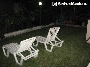 [P03] peluza din fata 'balconului', umbrita de vie » foto by laura_m
 - 
<span class="allrVoted glyphicon glyphicon-heart hidden" id="av431476"></span>
<a class="m-l-10 hidden" id="sv431476" onclick="voting_Foto_DelVot(,431476,14257)" role="button">șterge vot <span class="glyphicon glyphicon-remove"></span></a>
<a id="v9431476" class=" c-red"  onclick="voting_Foto_SetVot(431476)" role="button"><span class="glyphicon glyphicon-heart-empty"></span> <b>LIKE</b> = Votează poza</a> <img class="hidden"  id="f431476W9" src="/imagini/loader.gif" border="0" /><span class="AjErrMes hidden" id="e431476ErM"></span>