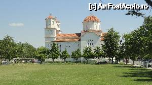 [P08] biserica de langa hotel. in capatul opus bisericii se afla hotelul enastron » foto by adutza_ghiocel
 - 
<span class="allrVoted glyphicon glyphicon-heart hidden" id="av427512"></span>
<a class="m-l-10 hidden" id="sv427512" onclick="voting_Foto_DelVot(,427512,14295)" role="button">șterge vot <span class="glyphicon glyphicon-remove"></span></a>
<a id="v9427512" class=" c-red"  onclick="voting_Foto_SetVot(427512)" role="button"><span class="glyphicon glyphicon-heart-empty"></span> <b>LIKE</b> = Votează poza</a> <img class="hidden"  id="f427512W9" src="/imagini/loader.gif" border="0" /><span class="AjErrMes hidden" id="e427512ErM"></span>
