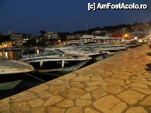 [P07] Portul Kassiopi seara » foto by movadis
 - 
<span class="allrVoted glyphicon glyphicon-heart hidden" id="av450175"></span>
<a class="m-l-10 hidden" id="sv450175" onclick="voting_Foto_DelVot(,450175,14316)" role="button">șterge vot <span class="glyphicon glyphicon-remove"></span></a>
<a id="v9450175" class=" c-red"  onclick="voting_Foto_SetVot(450175)" role="button"><span class="glyphicon glyphicon-heart-empty"></span> <b>LIKE</b> = Votează poza</a> <img class="hidden"  id="f450175W9" src="/imagini/loader.gif" border="0" /><span class="AjErrMes hidden" id="e450175ErM"></span>
