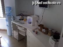 [P02] Cum intram pe usa ni se prezenta in fata minibar-ul cu toate cate cele: dozatorul de apa plata, fierbatorul, mini-aparatul de facut cafea si pungutele cu papa.  » foto by ariciu*
 - 
<span class="allrVoted glyphicon glyphicon-heart hidden" id="av429655"></span>
<a class="m-l-10 hidden" id="sv429655" onclick="voting_Foto_DelVot(,429655,14329)" role="button">șterge vot <span class="glyphicon glyphicon-remove"></span></a>
<a id="v9429655" class=" c-red"  onclick="voting_Foto_SetVot(429655)" role="button"><span class="glyphicon glyphicon-heart-empty"></span> <b>LIKE</b> = Votează poza</a> <img class="hidden"  id="f429655W9" src="/imagini/loader.gif" border="0" /><span class="AjErrMes hidden" id="e429655ErM"></span>