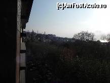 [P17] Vedere laterală din cameră, spre centru. Se văd minaretele Moscheii Albastre.  » foto by abancor
 - 
<span class="allrVoted glyphicon glyphicon-heart hidden" id="av430670"></span>
<a class="m-l-10 hidden" id="sv430670" onclick="voting_Foto_DelVot(,430670,14373)" role="button">șterge vot <span class="glyphicon glyphicon-remove"></span></a>
<a id="v9430670" class=" c-red"  onclick="voting_Foto_SetVot(430670)" role="button"><span class="glyphicon glyphicon-heart-empty"></span> <b>LIKE</b> = Votează poza</a> <img class="hidden"  id="f430670W9" src="/imagini/loader.gif" border="0" /><span class="AjErrMes hidden" id="e430670ErM"></span>